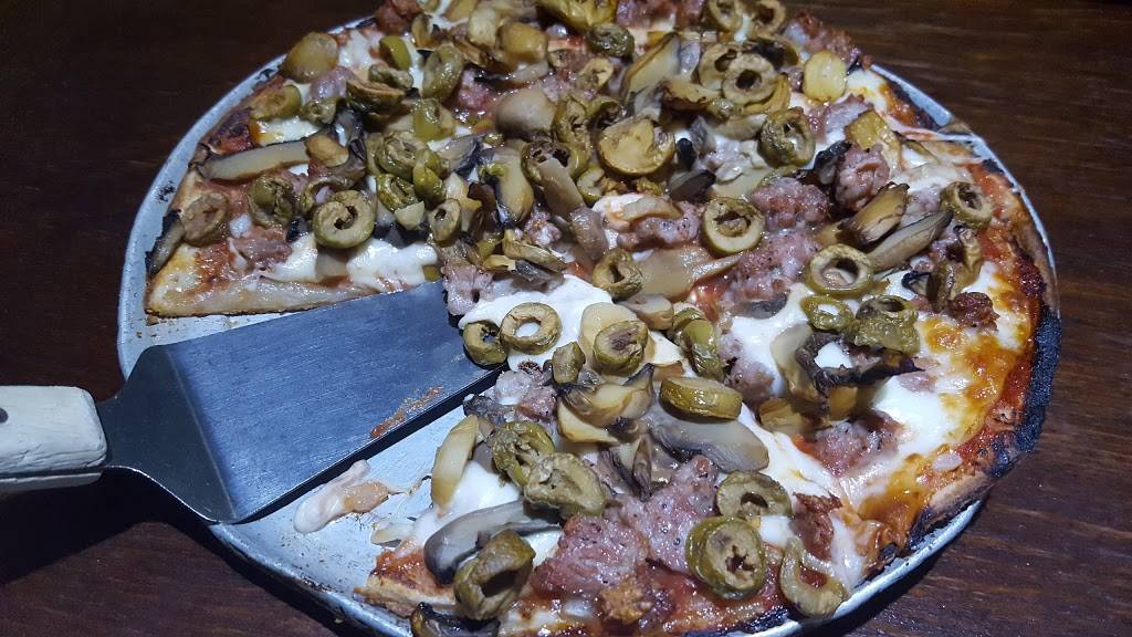 De Marinis Pizzeria | restaurant | N88W15229 Main St, Menomonee Falls, WI 53051, USA | 2622531566 OR +1 262-253-1566