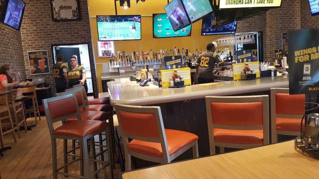 Buffalo Wild Wings | restaurant | 203 I-45, Huntsville, TX 77340, USA | 9362910390 OR +1 936-291-0390