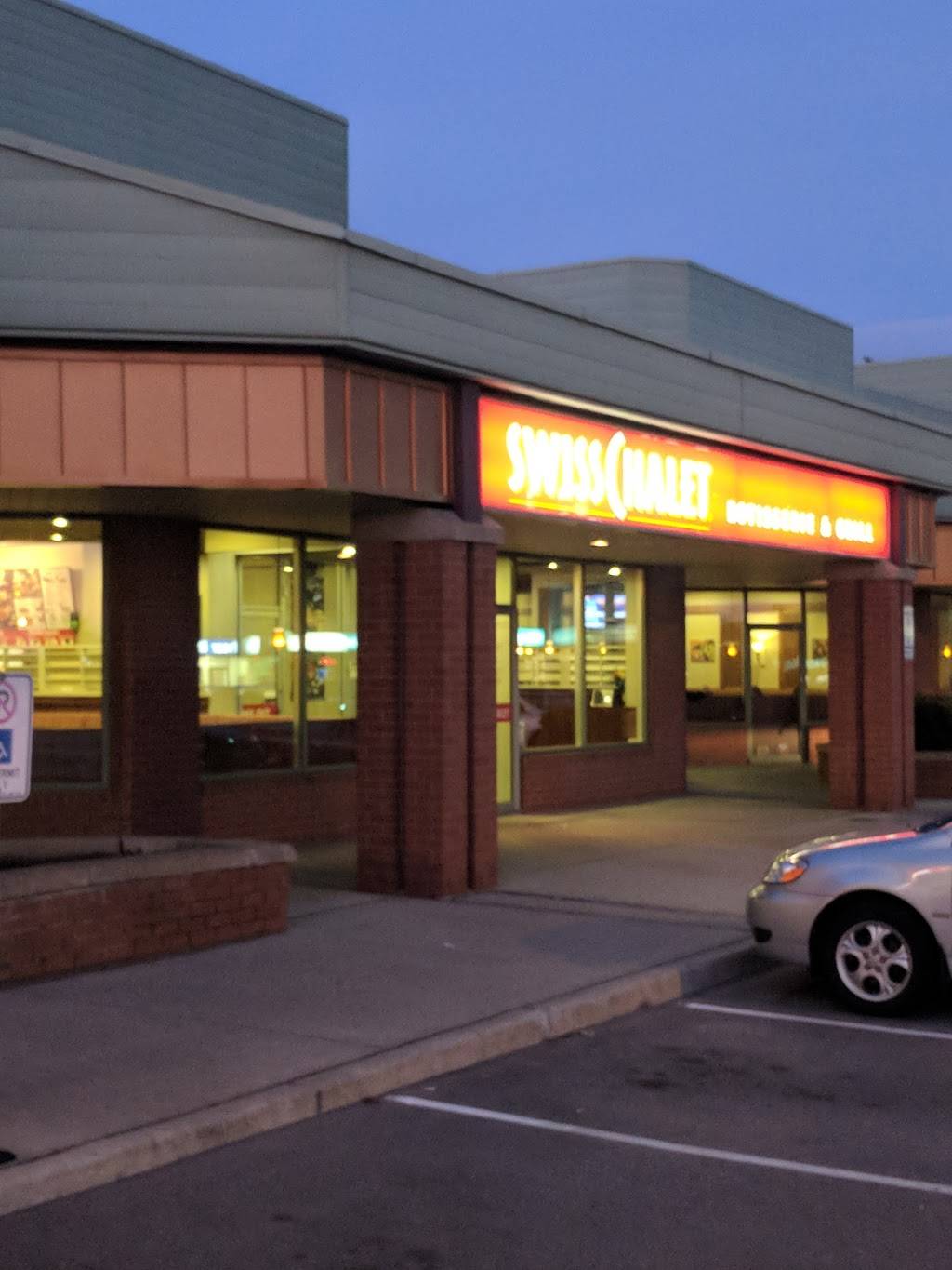 Swiss Chalet | restaurant | 7700 Bathurst St, Thornhill, ON L4J 7Y3, Canada | 9057717666 OR +1 905-771-7666