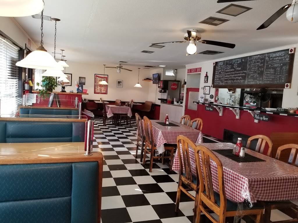 The Station Pizza and Subs | restaurant | 104 S Fordyce St, Blooming Grove, TX 76626, USA | 9036950705 OR +1 903-695-0705