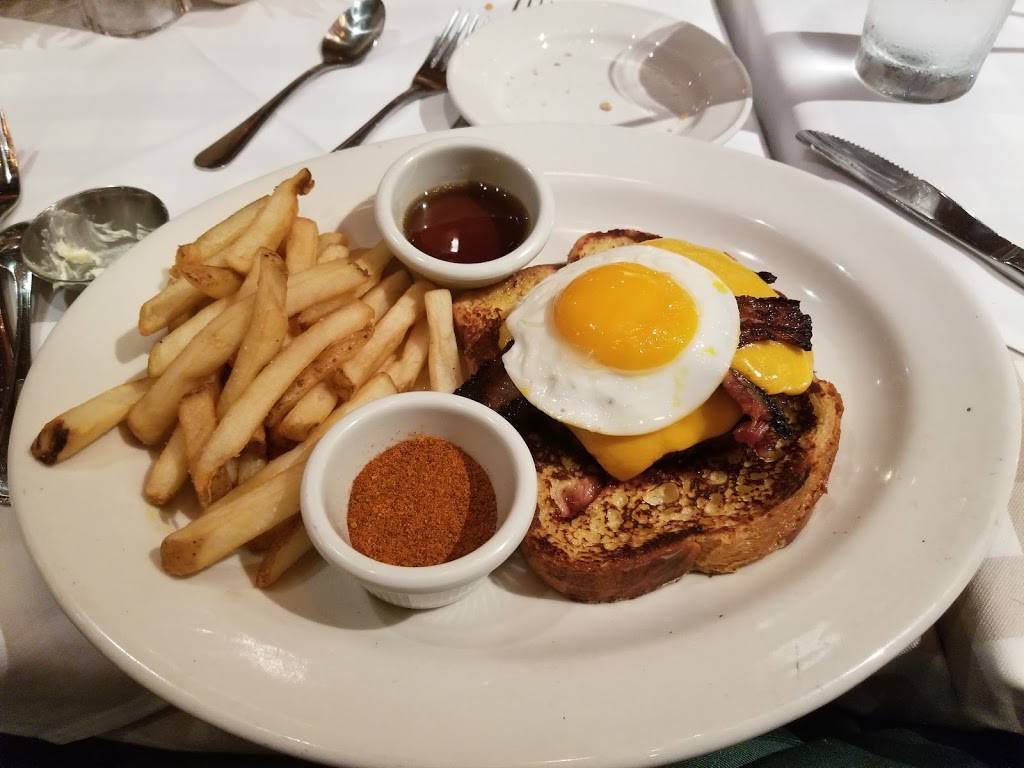 Clydes Tower Oaks Lodge | restaurant | 2 Preserve Pkwy, Rockville, MD 20852, USA | 3012940200 OR +1 301-294-0200