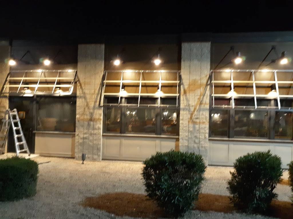 Chilis Grill & Bar | restaurant | 1637 S Stapley Dr, Mesa, AZ 85204, USA | 4806332900 OR +1 480-633-2900