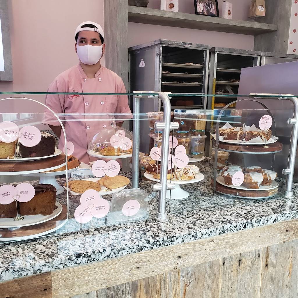 Erin McKennas Bakery | bakery | 1642 E Buena Vista Dr B, Orlando, FL 32830, USA | 8554622292 OR +1 855-462-2292