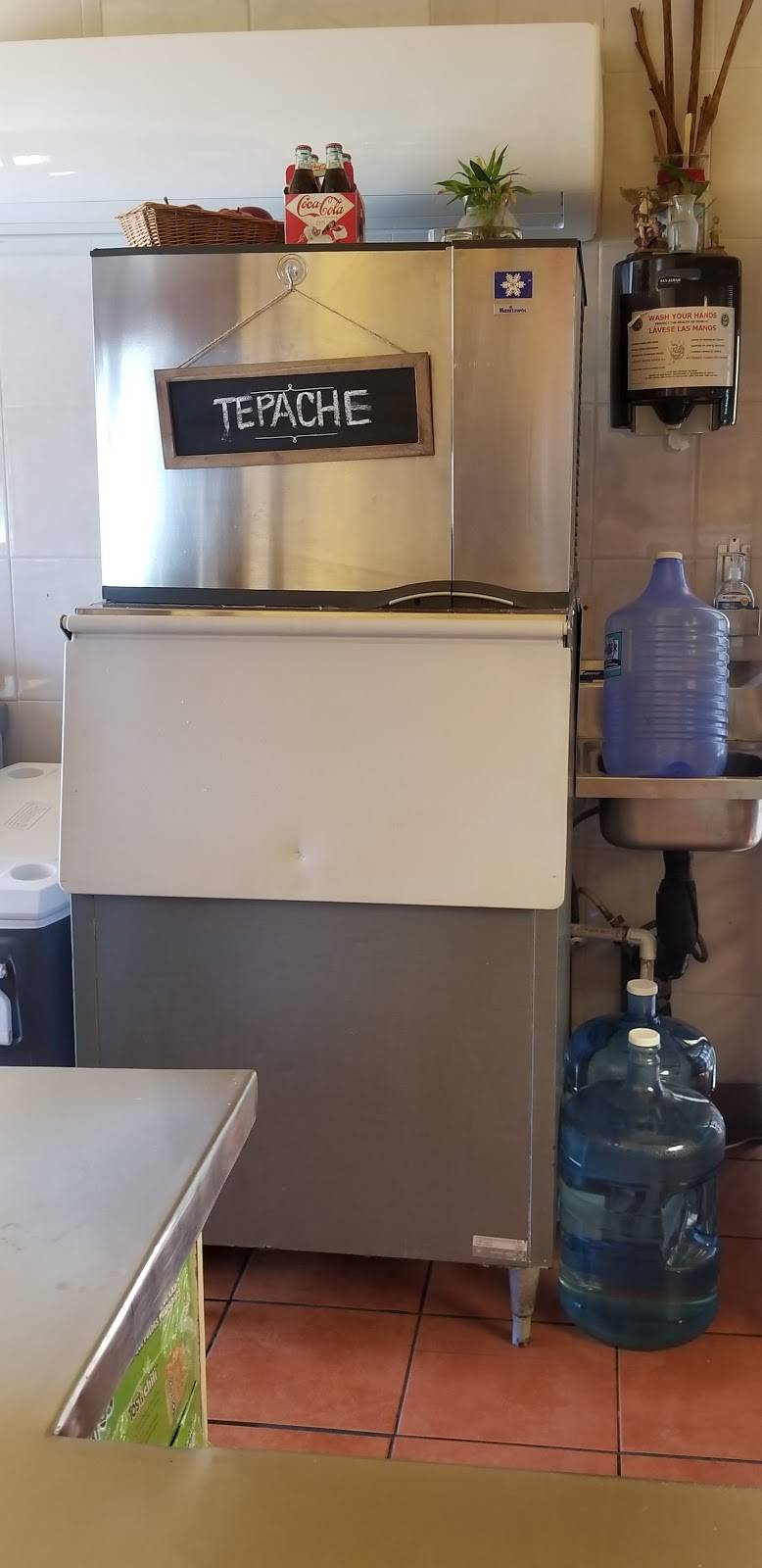 Las Uvas Tejuinos La Dona | restaurant | 632 National City Blvd, National City, CA 91950, USA | 6194771568 OR +1 619-477-1568