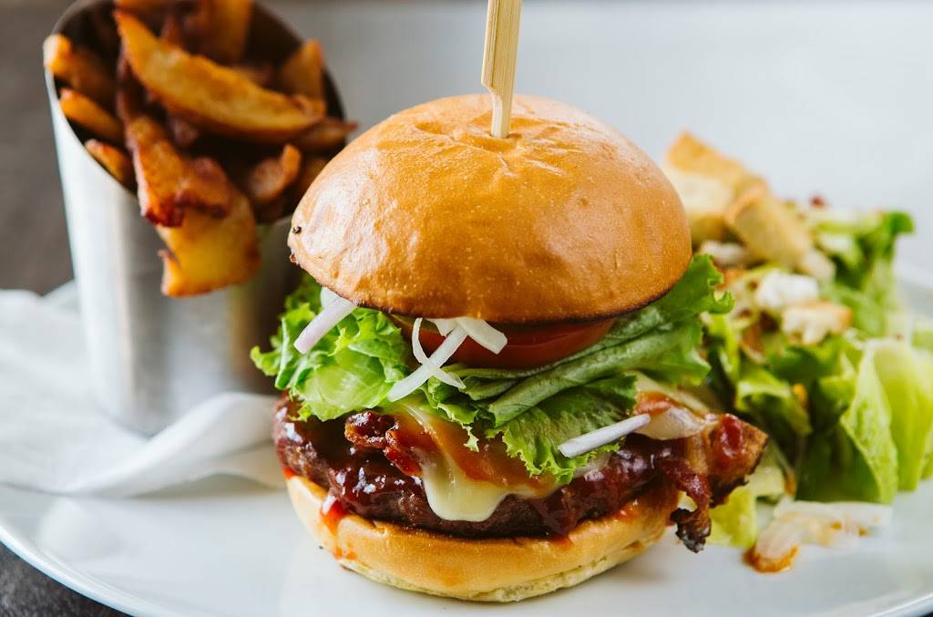 Petinos Blainville | restaurant | 1435 Boulevard Michèle-Bohec, Blainville, QC J7C 0M4, Canada | 4504331993 OR +1 450-433-1993