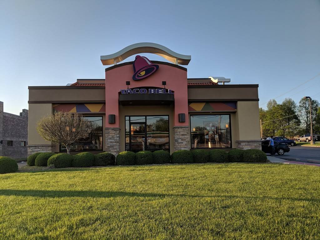 Taco Bell | meal takeaway | 1001 Beltline Rd, Collinsville, IL 62234, USA | 6183452088 OR +1 618-345-2088