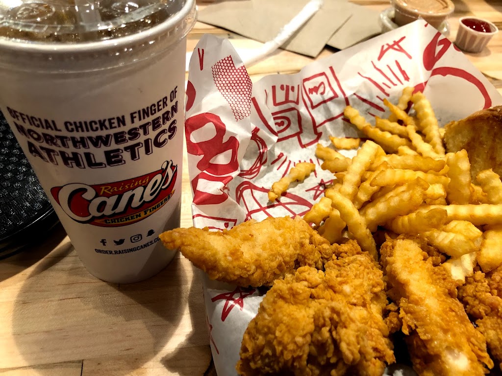 Raising Canes Chicken Fingers | restaurant | 300 W North Ave, Melrose Park, IL 60160, USA | 7083447894 OR +1 708-344-7894