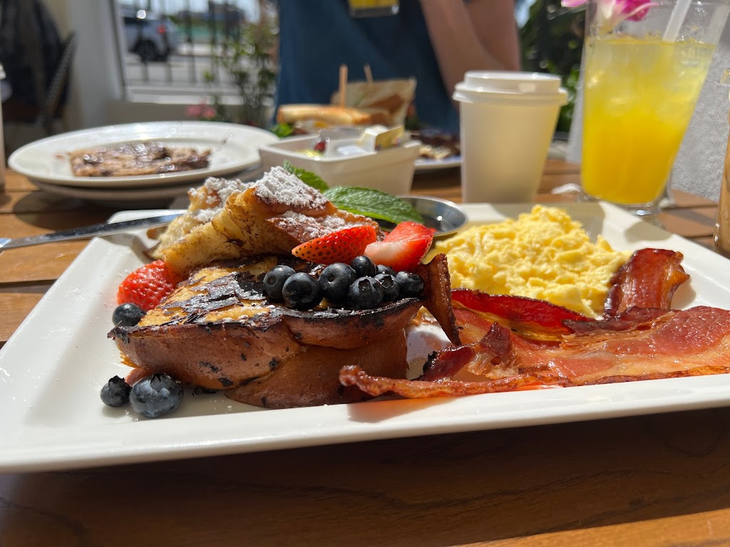 Jeannines Restaurant & Bakery | restaurant | 1 State St, Santa Barbara, CA 93101, USA | 8057703344 OR +1 805-770-3344