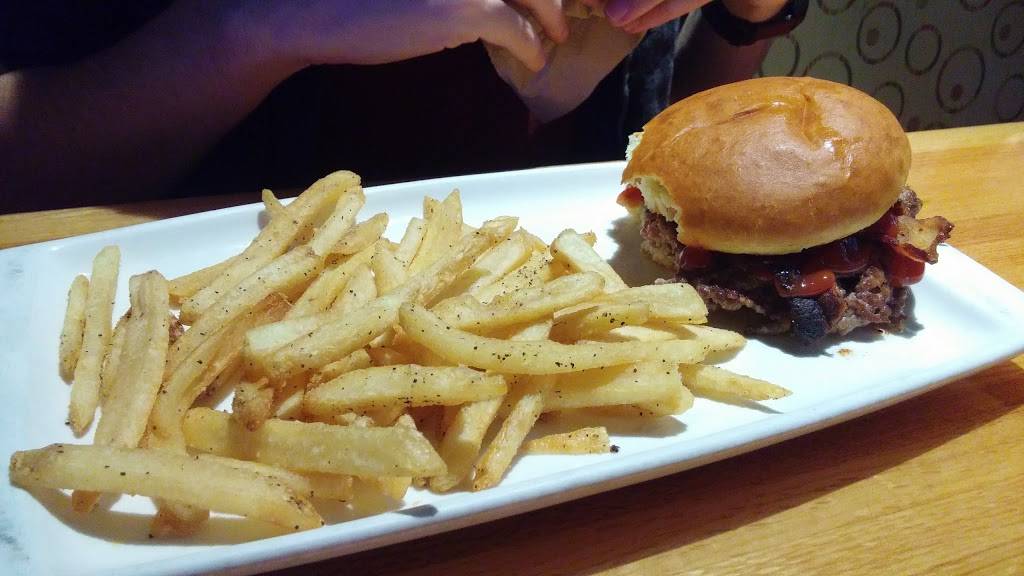 Applebees Grill + Bar | restaurant | 1107 West Chester Pike, West Chester, PA 19382, USA | 6106960751 OR +1 610-696-0751