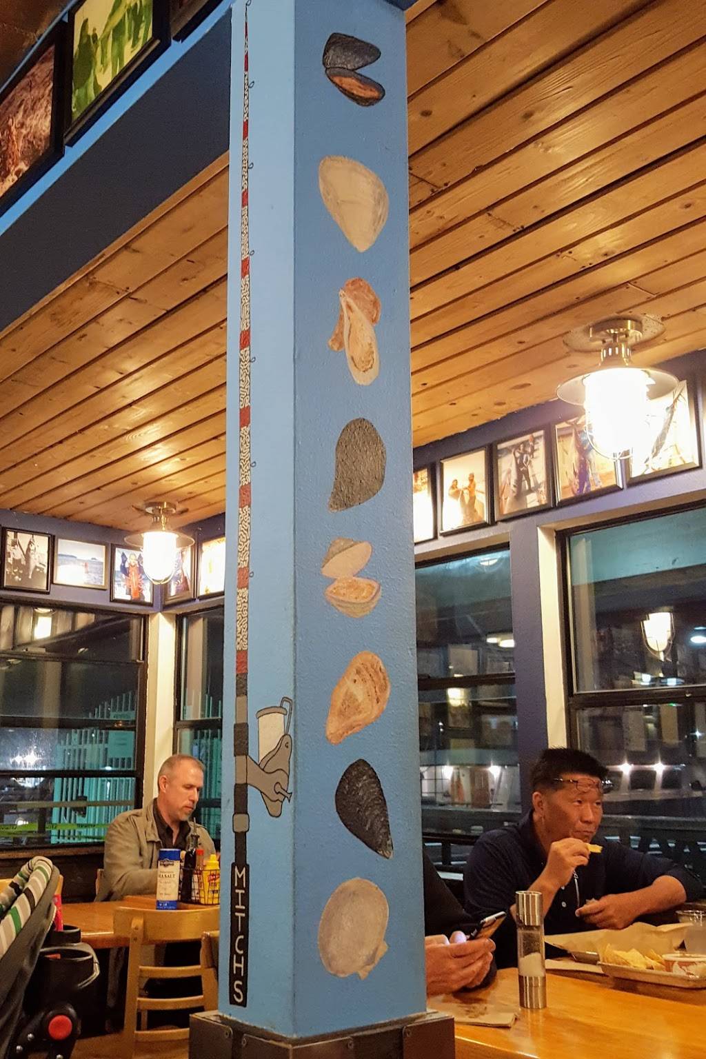 Mitchs Seafood | restaurant | 1403 Scott St, San Diego, CA 92106, USA | 6192228787 OR +1 619-222-8787