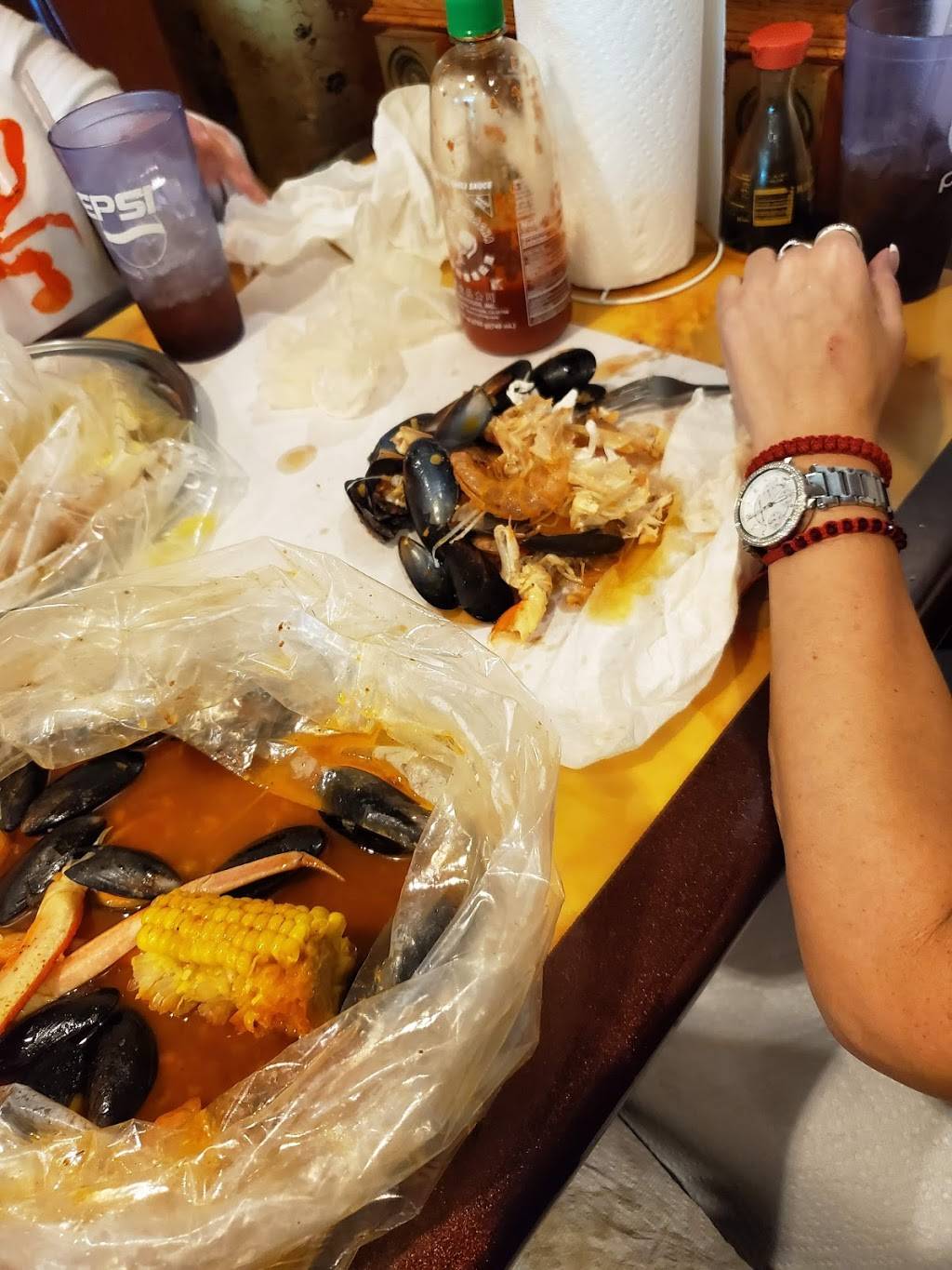 Crazy Crab | restaurant | 511 S West St, Wichita, KS 67213, USA | 3162391222 OR +1 316-239-1222