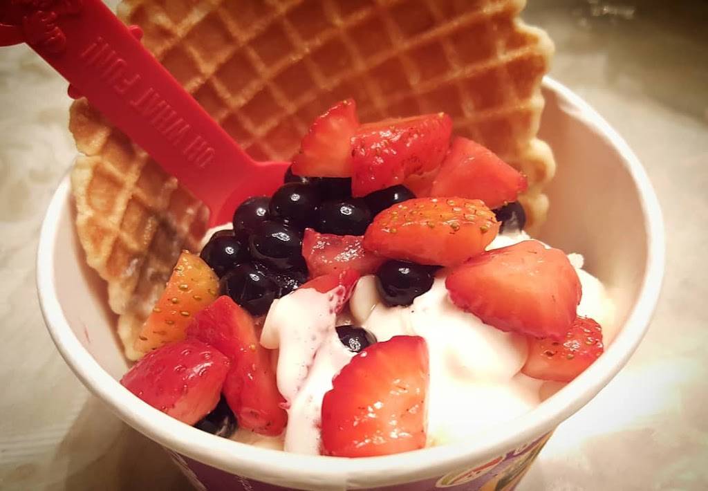 Menchies Frozen Yogurt | bakery | 16645 Sierra Lakes Pkwy, Fontana, CA 92336, USA | 9098543605 OR +1 909-854-3605