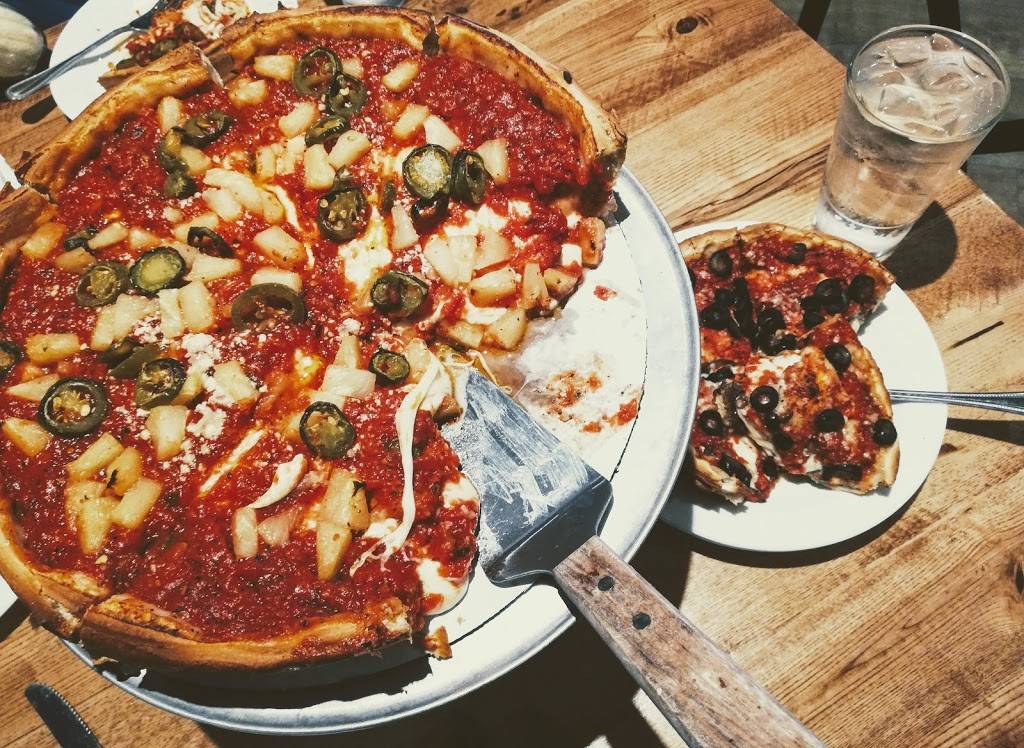 Giordanos | restaurant | 2000 N Neil St, Champaign, IL 61820, USA | 2179534299 OR +1 217-953-4299