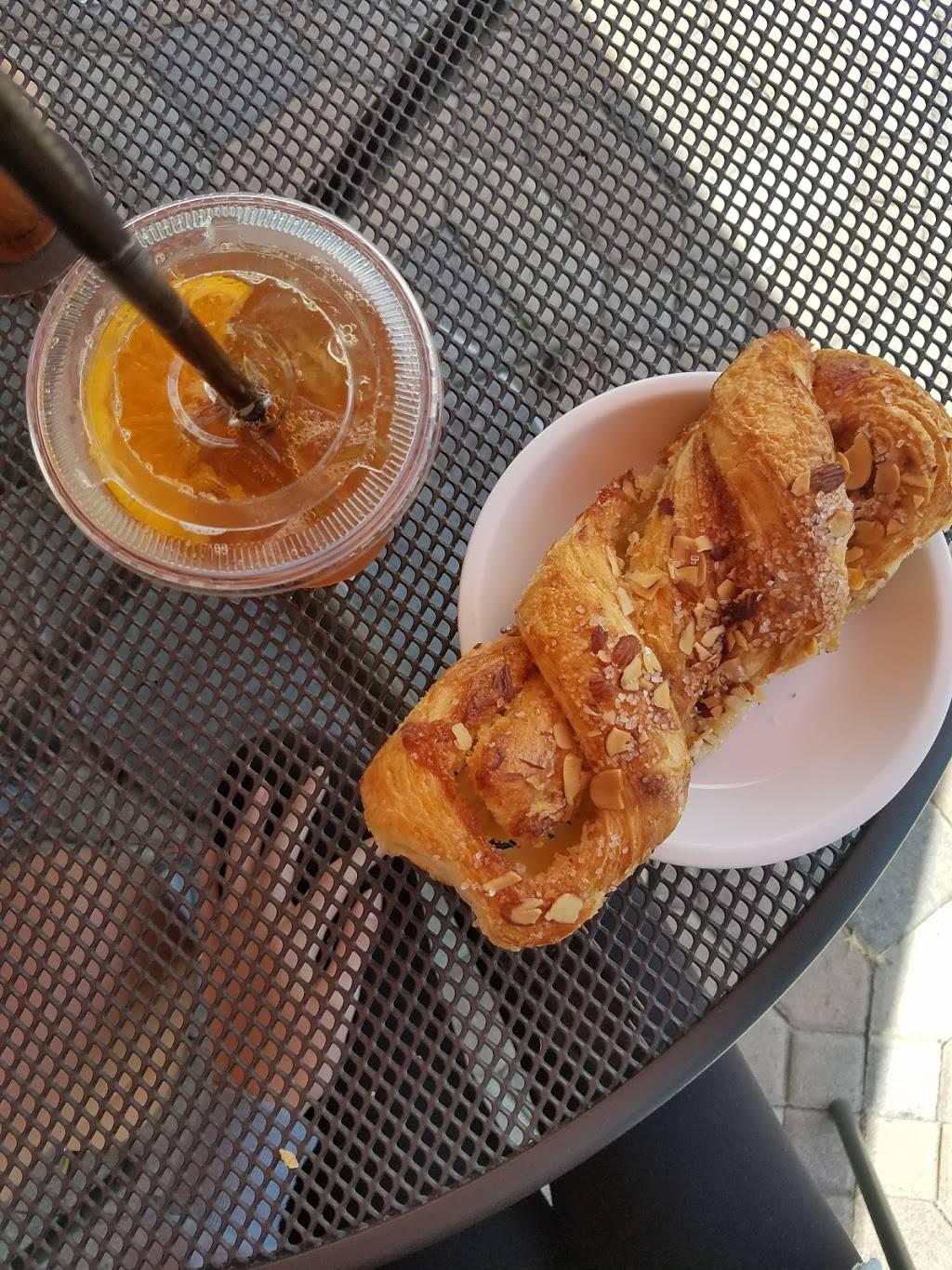 Beach Hut Deli | meal takeaway | 2 Ritz Carlton Dr #102, Dana Point, CA 92629, USA | 9495423351 OR +1 949-542-3351