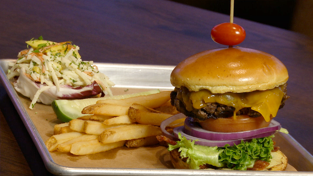 Bobby Vs Restaurant and Sports Bar | restaurant | 11 Schoephoester Rd, Windsor Locks, CT 06096, USA | 8606275808 OR +1 860-627-5808