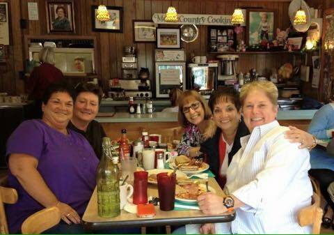 Moms Restaurant | restaurant | 36 John Ringo Rd, Ringoes, NJ 08551, USA | 9087828025 OR +1 908-782-8025