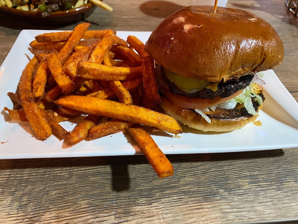 Sals Burgers | restaurant | 3158 Campus Dr, San Mateo, CA 94403, USA | 6504372140 OR +1 650-437-2140