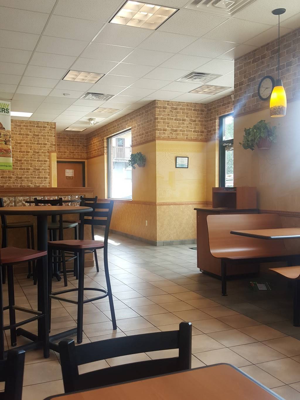 Subway | restaurant | 517 Dousman St, Green Bay, WI 54303, USA | 9204369744 OR +1 920-436-9744