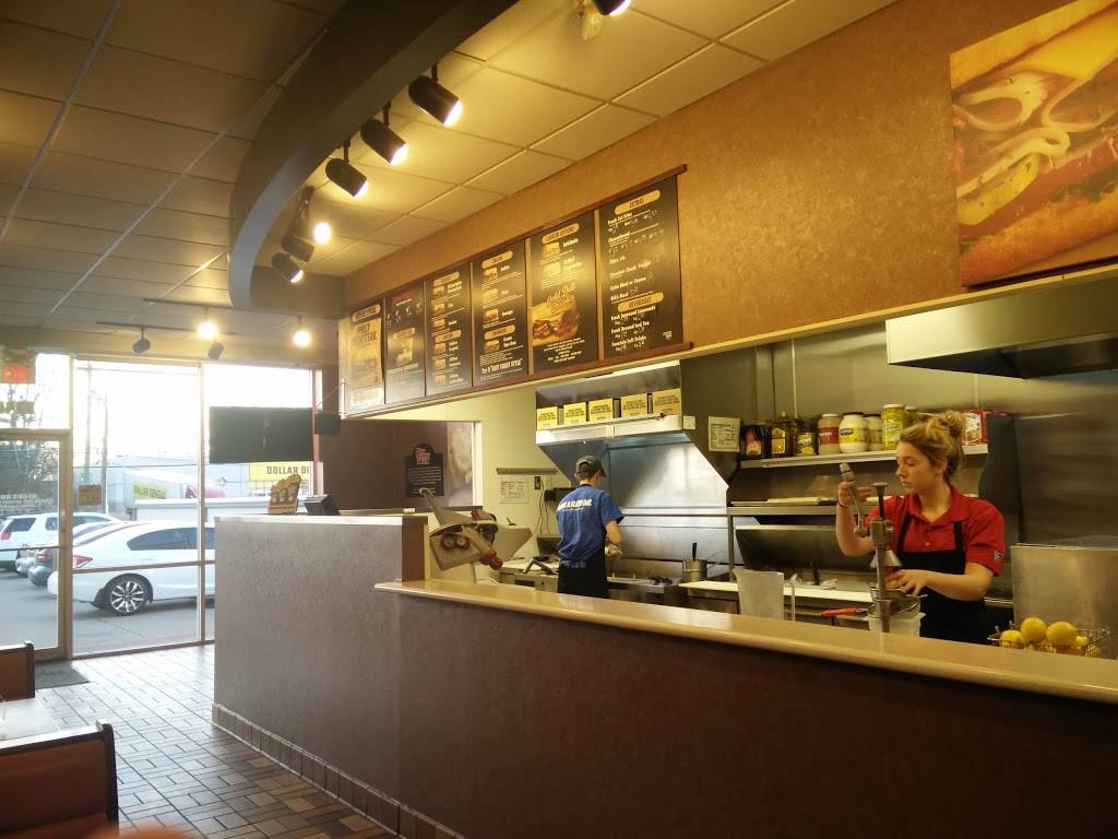 Penn Station East Coast Subs | meal takeaway | 5776 Cheviot Rd, Cincinnati, OH 45247, USA | 5133857306 OR +1 513-385-7306