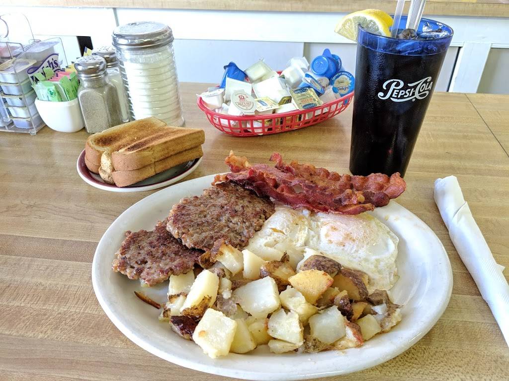 Purcellville Family Restaurant | restaurant | 110 W Main St, Purcellville, VA 20132, USA | 5403380400 OR +1 540-338-0400