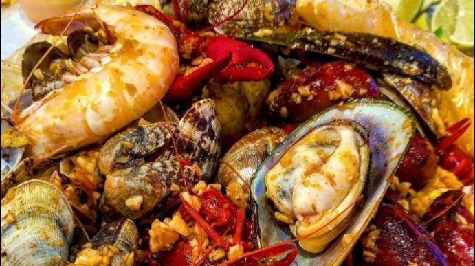 Stinkin Crawfish of Lakewood | restaurant | 3221 E Carson St, Lakewood, CA 90712, USA | 5626270030 OR +1 562-627-0030