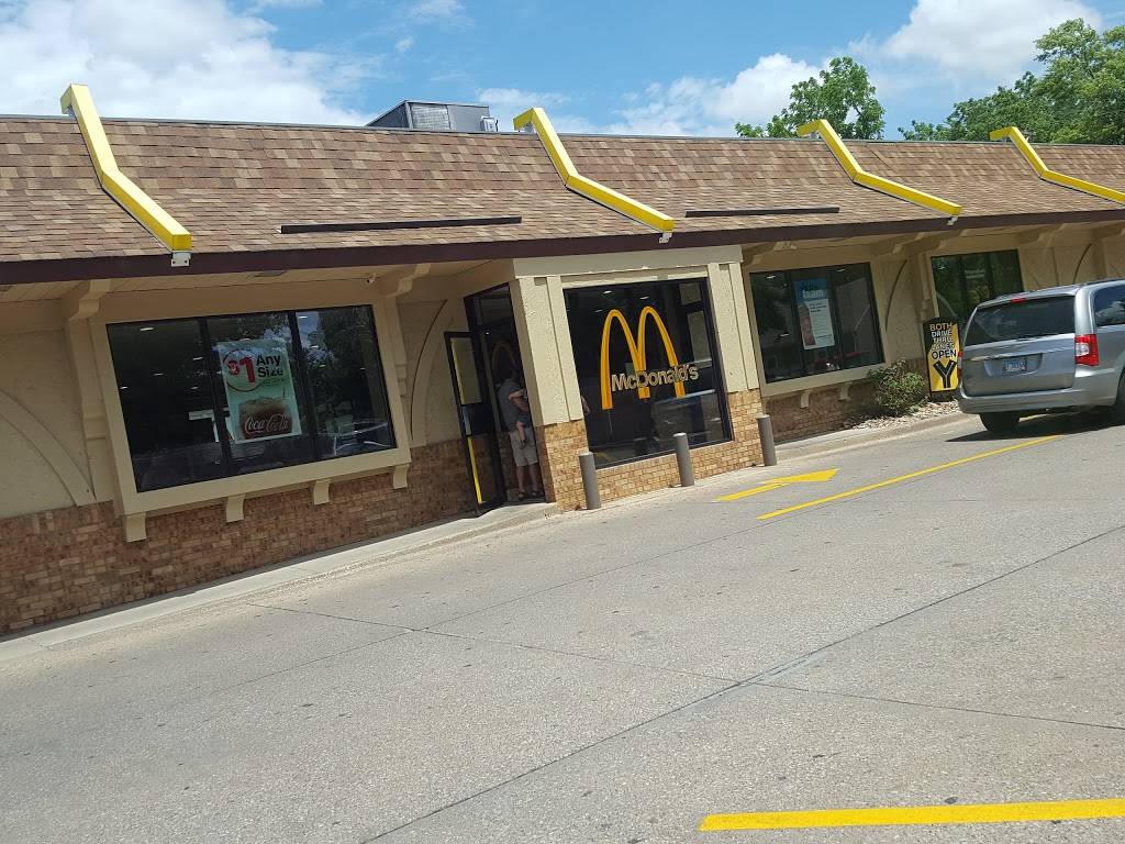 McDonalds | cafe | 1813 30th St, Rock Island, IL 61201, USA | 3097884245 OR +1 309-788-4245