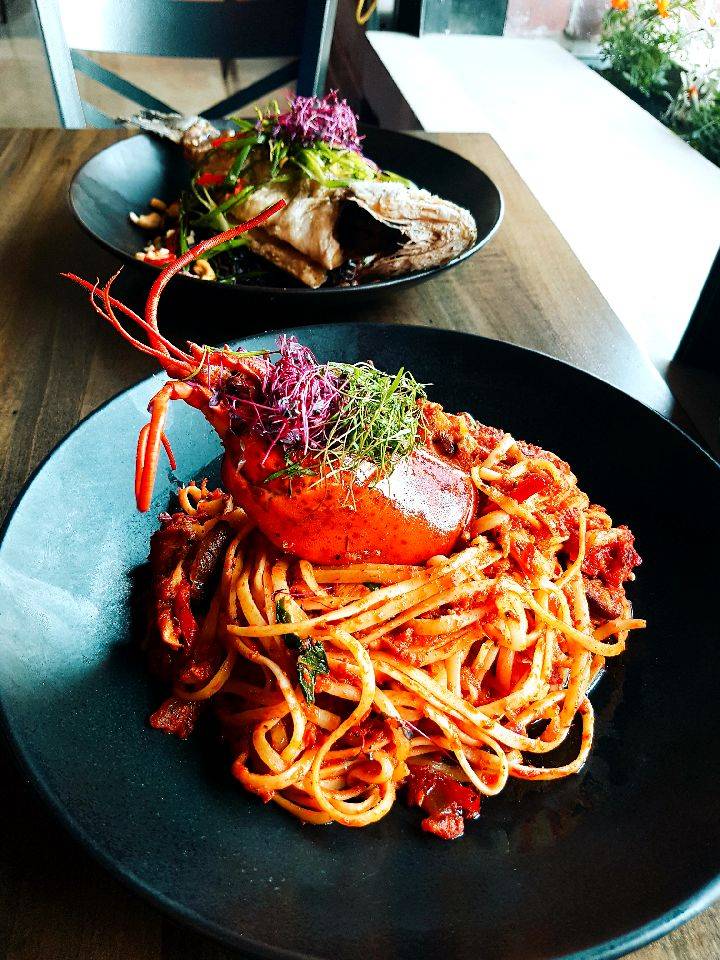 12welve Bistro and Tapwerks | restaurant | 244 Brock St S, Whitby, ON L1N 4K1, Canada | 9054938277 OR +1 905-493-8277