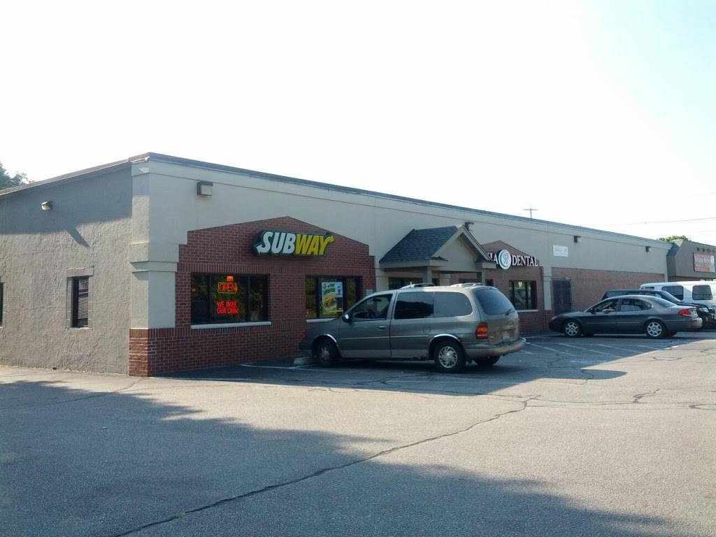 Subway | restaurant | 252 East Central Street, Franklin, MA 02038, USA | 5085203400 OR +1 508-520-3400