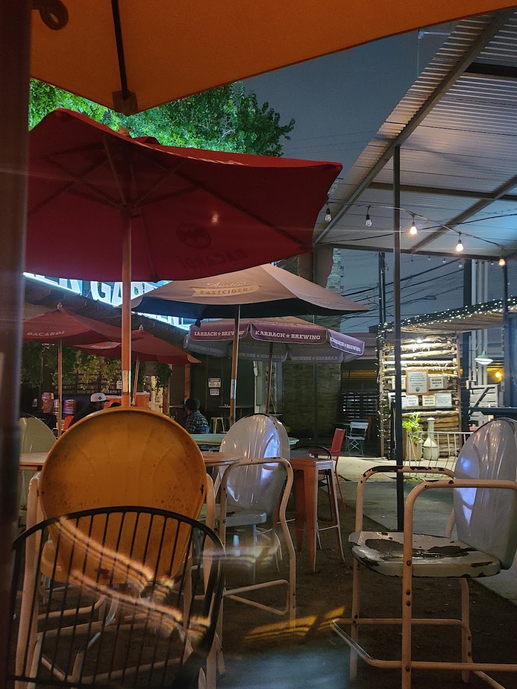 Burleson Yard Beer Garden | restaurant | 430 Austin St, San Antonio, TX 78215, USA | 2103543001 OR +1 210-354-3001