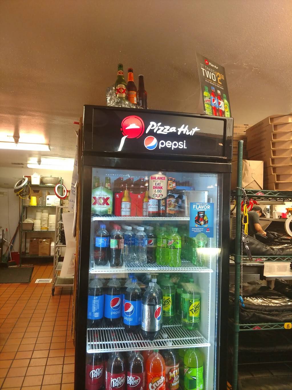 Pizza Hut | meal takeaway | 3701 Auburn St, Bakersfield, CA 93306, USA | 6618713400 OR +1 661-871-3400