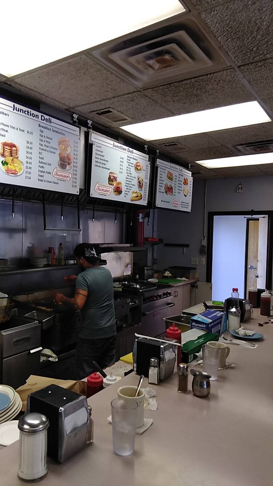 Junction Grill | restaurant | 111 Mountain Ave, Middlesex, NJ 08846, USA | 7325641970 OR +1 732-564-1970