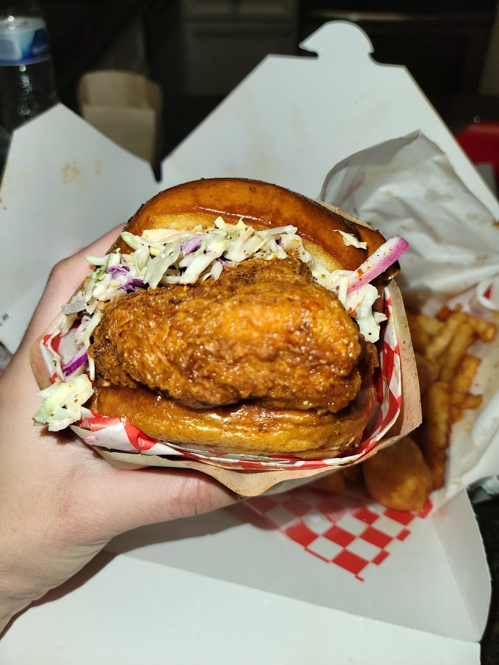 Burnin Mouth Nashville Hot Chicken | restaurant | 550 Collection Blvd #180, Oxnard, CA 93036, USA | 8054851288 OR +1 805-485-1288