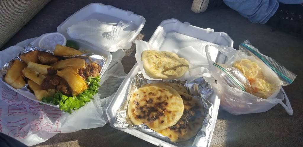 Panaderia Pupuseria Renderos | restaurant | 12665 Veterans Memorial Dr, Houston, TX 77014, USA | 2815830955 OR +1 281-583-0955