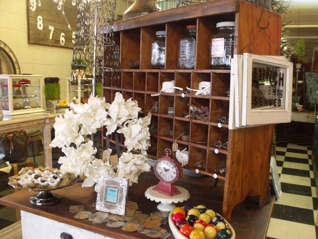 Indulge Antiques | restaurant | 3000 Gateway St #406, Springfield, OR 97477, USA | 5417473185 OR +1 541-747-3185