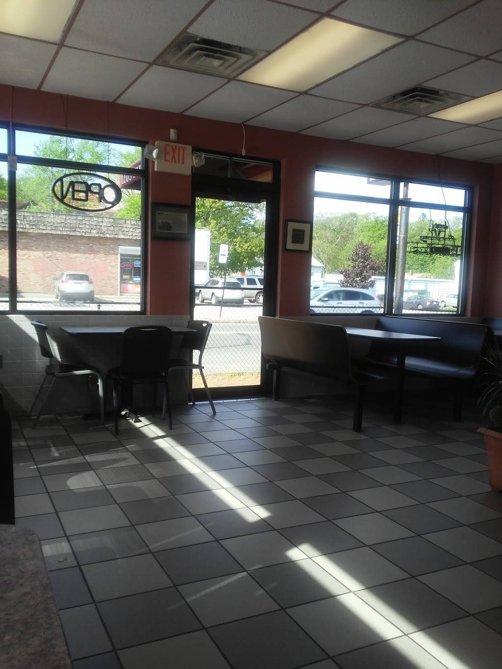 Leos T-Bird Pizza | restaurant | 366 Chandler St, Worcester, MA 01602, USA | 5088310411 OR +1 508-831-0411