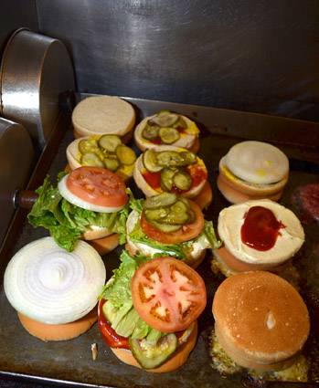 Dagwoods Tavern & Grill | restaurant | 2803 E Kalamazoo St, Lansing, MI 48912, USA | 5173740390 OR +1 517-374-0390