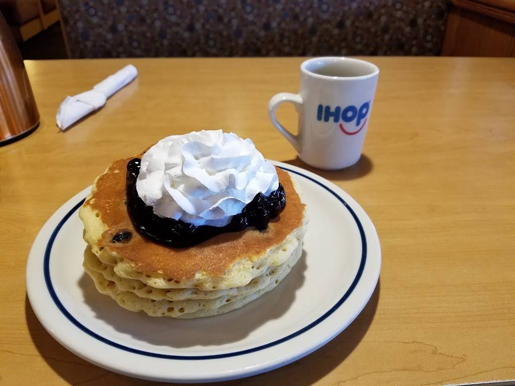 IHOP | bakery | 4383 Venture Dr, Peru, IL 61354, USA | 8152208772 OR +1 815-220-8772