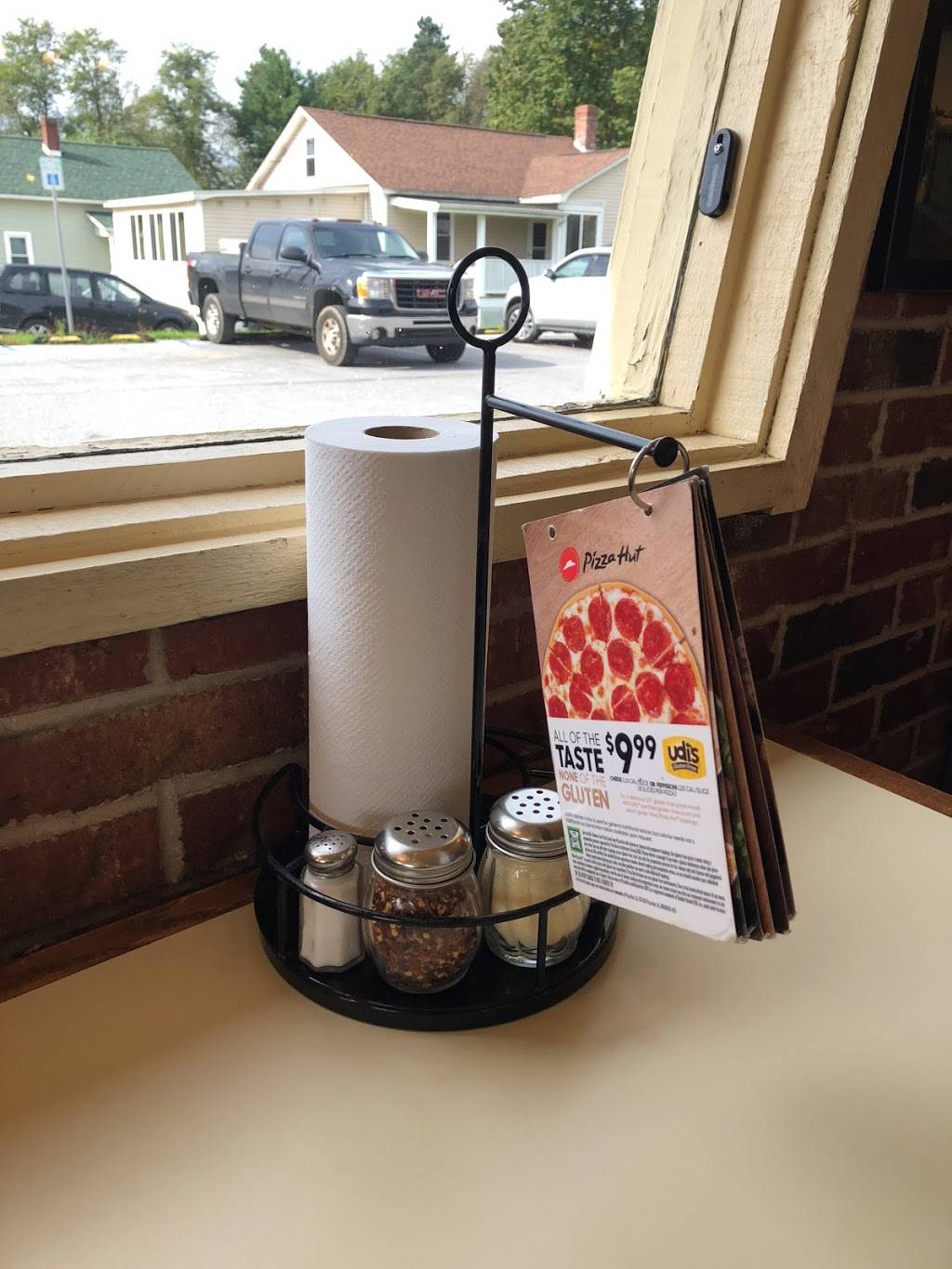 Pizza Hut | meal takeaway | 943 W High St, Ebensburg, PA 15931, USA | 8144727461 OR +1 814-472-7461