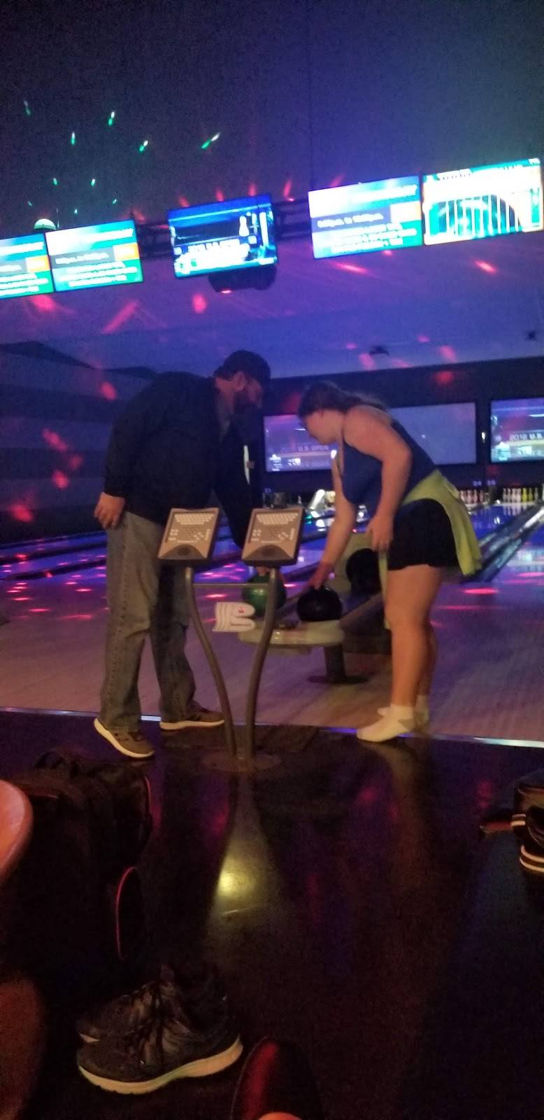 AJs at The Alley Hutchinson | restaurant | 1221 E 23rd Ave, Hutchinson, KS 67501, USA | 6202598771 OR +1 620-259-8771