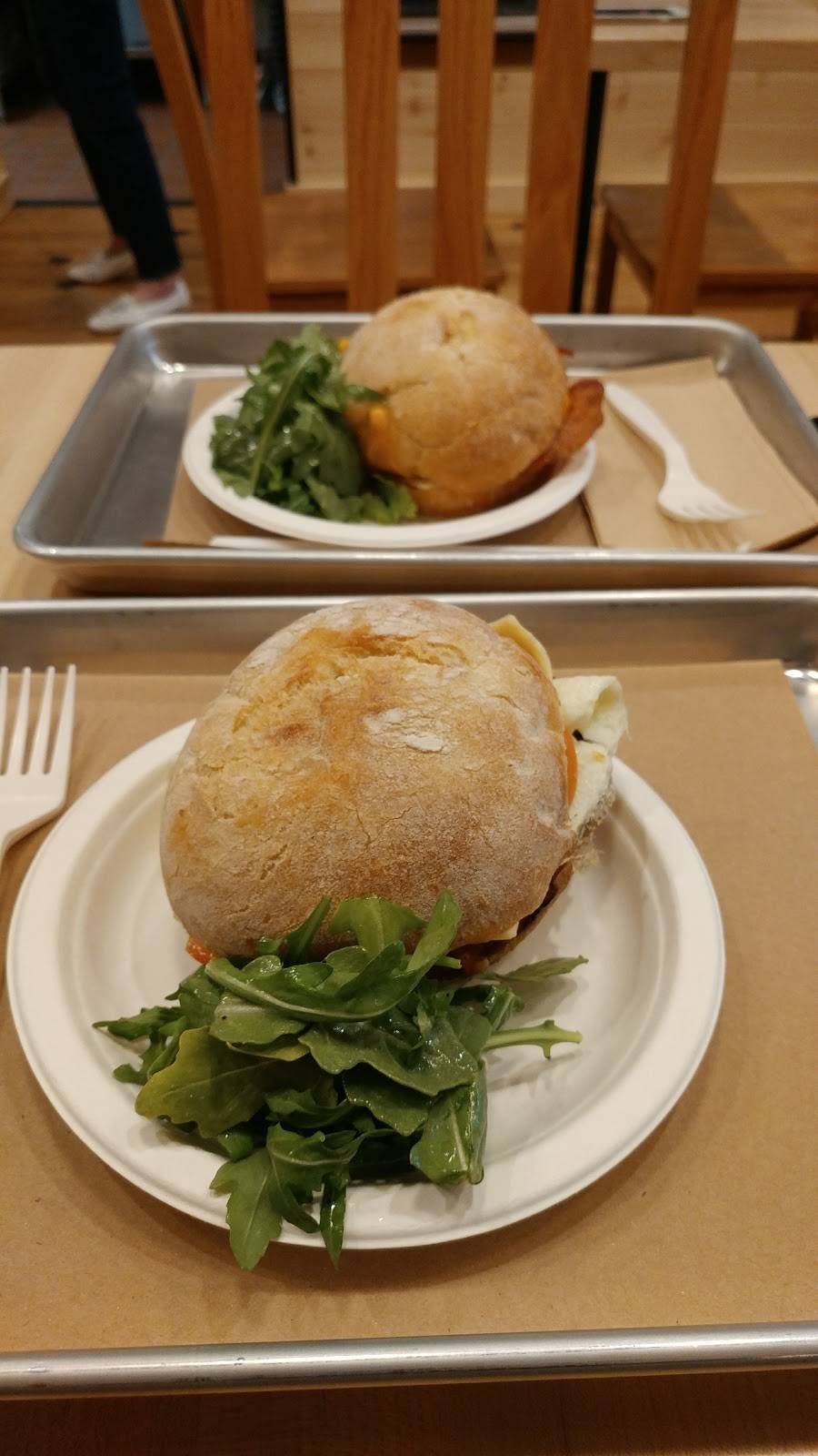 The Dilly Duck Shop | restaurant | 666 Main Ave, Norwalk, CT 06851, USA | 2039560040 OR +1 203-956-0040