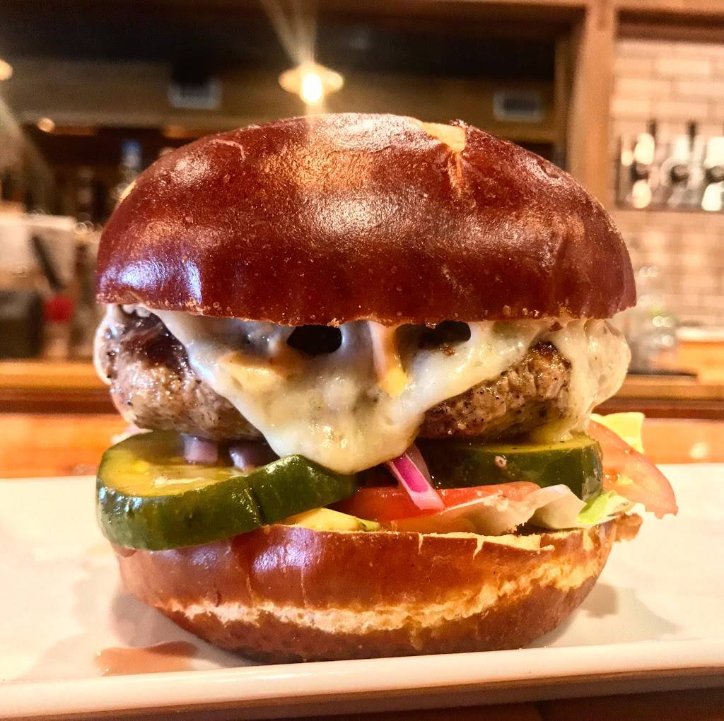 Tullulahs | restaurant | 12 4th Ave, Bay Shore, NY 11706, USA | 6319699800 OR +1 631-969-9800