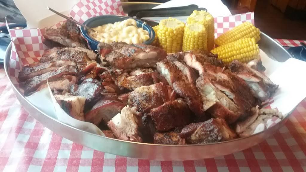 Famous Daves Bar-B-Que | restaurant | 15657 S Harlem Ave, Orland Park, IL 60462, USA | 7085327850 OR +1 708-532-7850