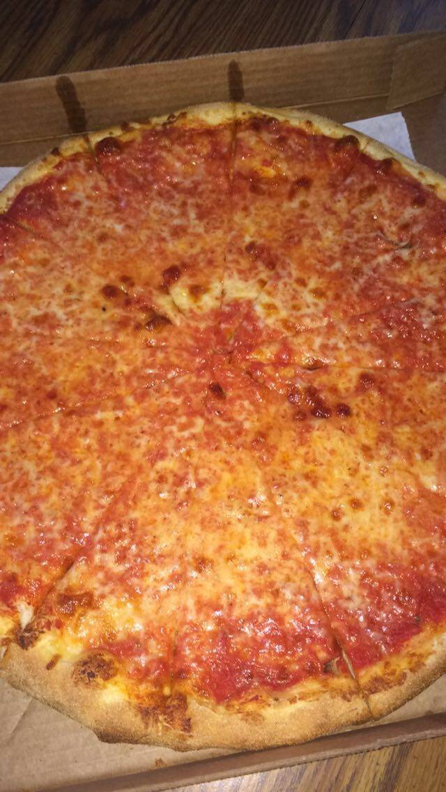 Town House Pizza | meal delivery | 246 Kimberly Ave, New Haven, CT 06519, USA | 2037761155 OR +1 203-776-1155