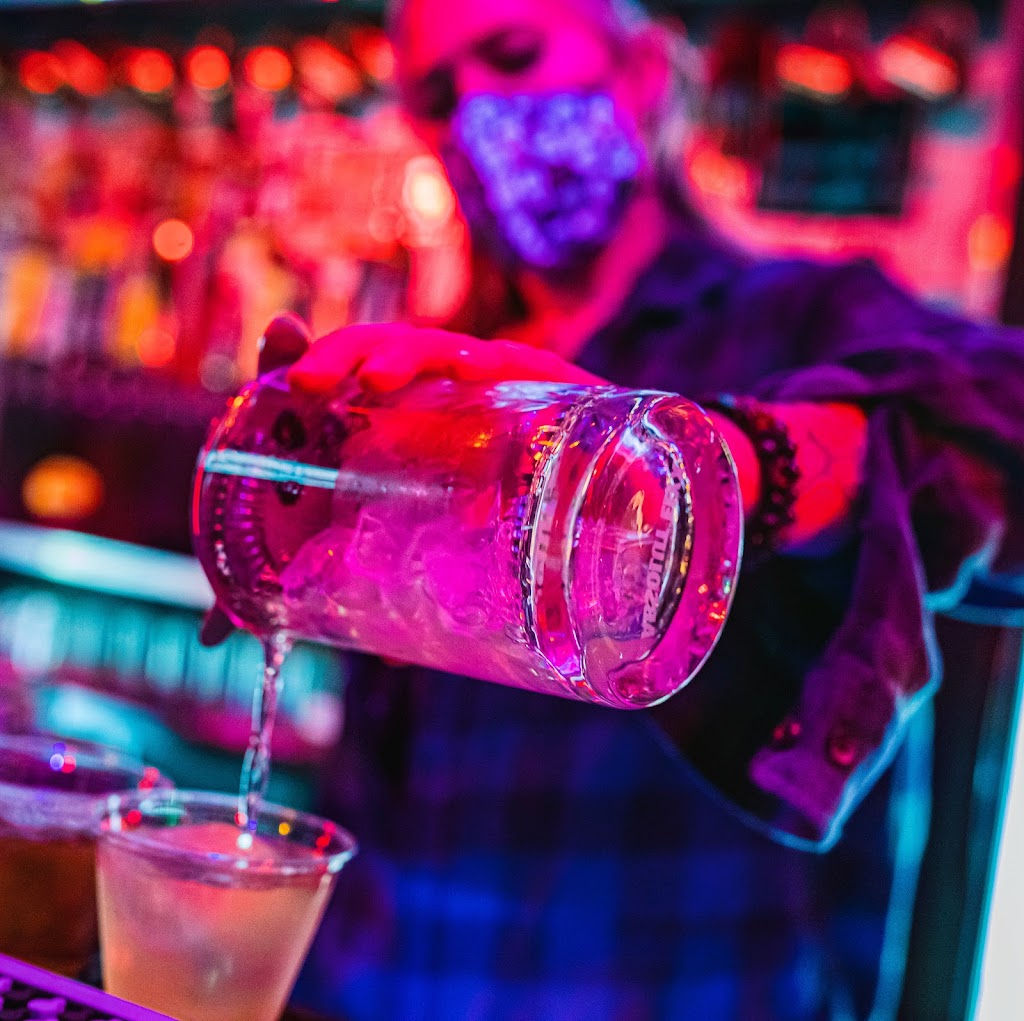 Glitch Bar | night club | 905 NE 5th Ave, Fort Lauderdale, FL 33304, USA | 9546165762 OR +1 954-616-5762