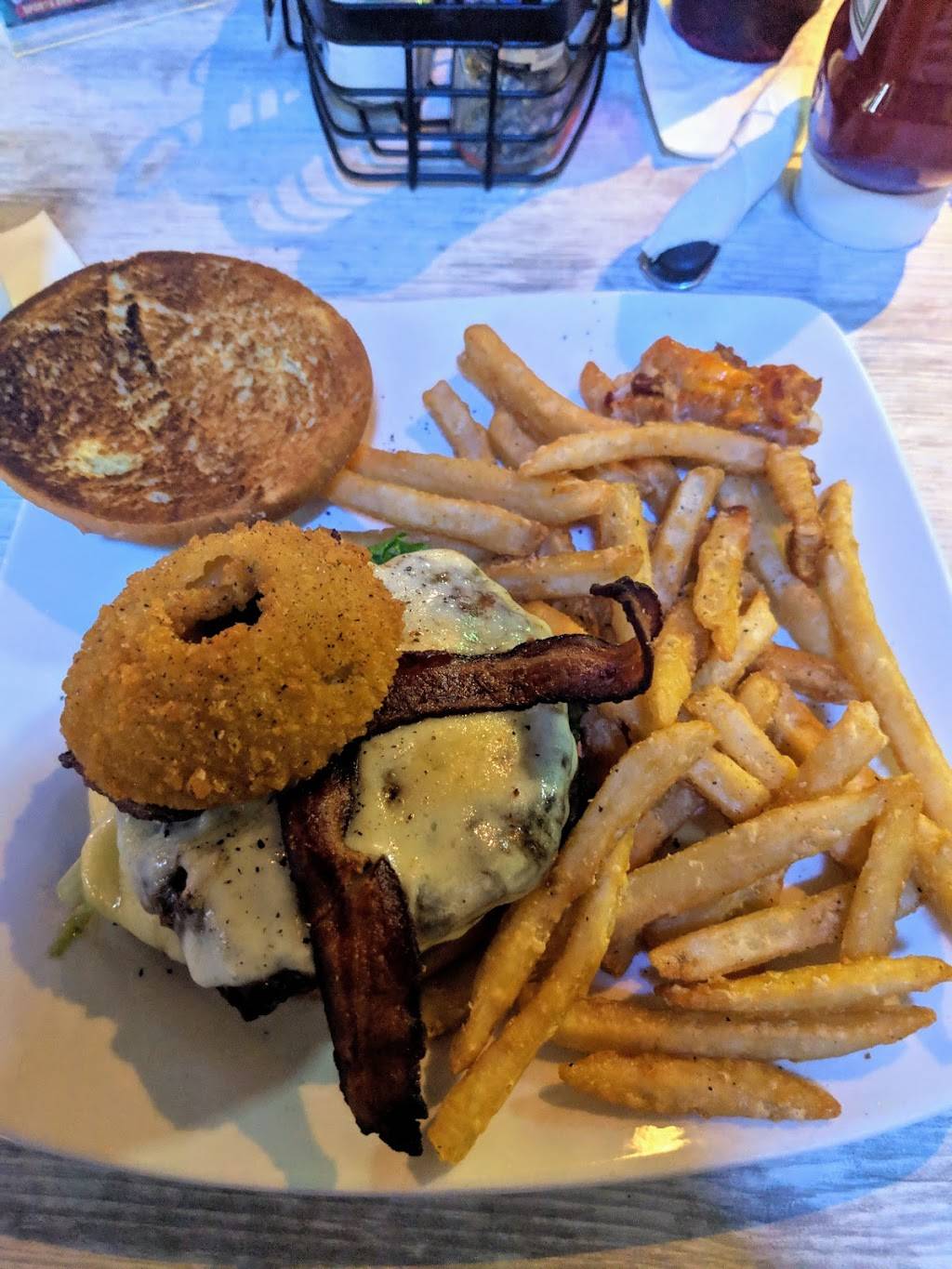 Castaways Sports Bar & Grill | restaurant | 504 N Alafaya Trail Suite 102, Orlando, FL 32828, USA | 4073775895 OR +1 407-377-5895