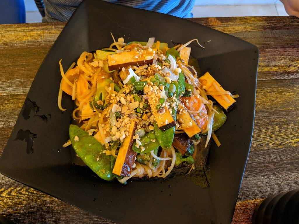 Thai Tanic | restaurant | 13-35 Harvard Rd, Guelph, ON N1G 3A2, Canada | 5197670719 OR +1 519-767-0719