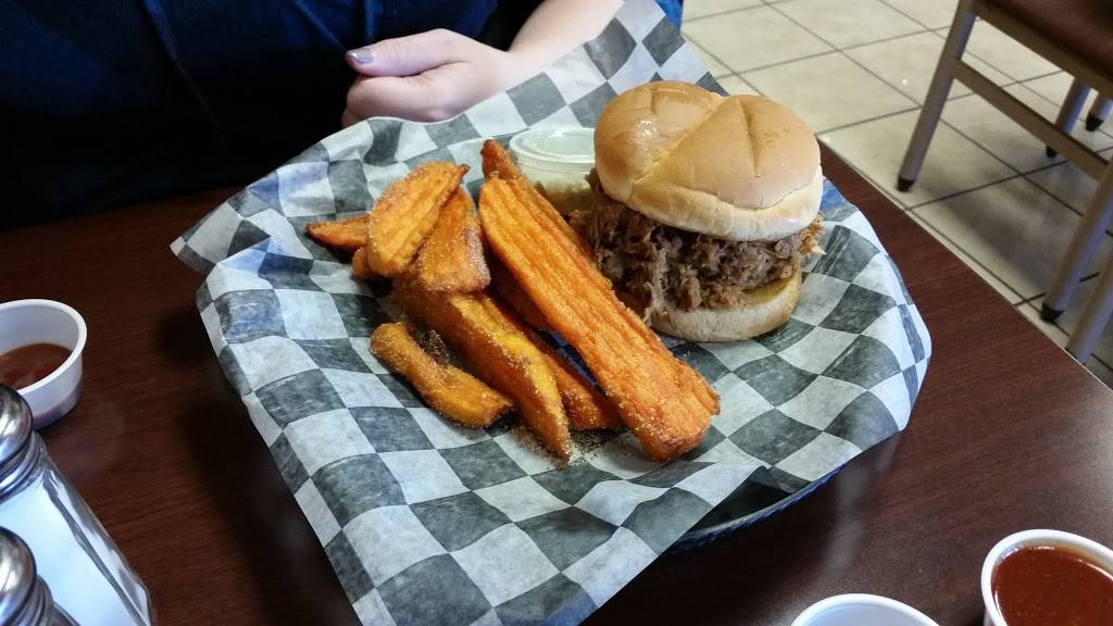 Bubba-N-Franks Smokehouse | restaurant | 229 Floyd Thompson Dr, Hampton, VA 23666, USA | 7577887060 OR +1 757-788-7060