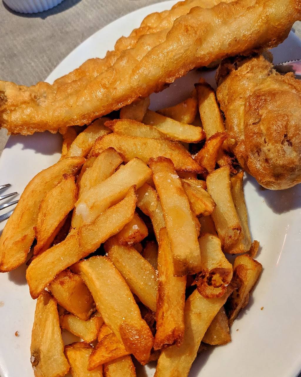 Go Fish! | restaurant | 24 Rehoboth Ave, Rehoboth Beach, DE 19971, USA | 3022261044 OR +1 302-226-1044