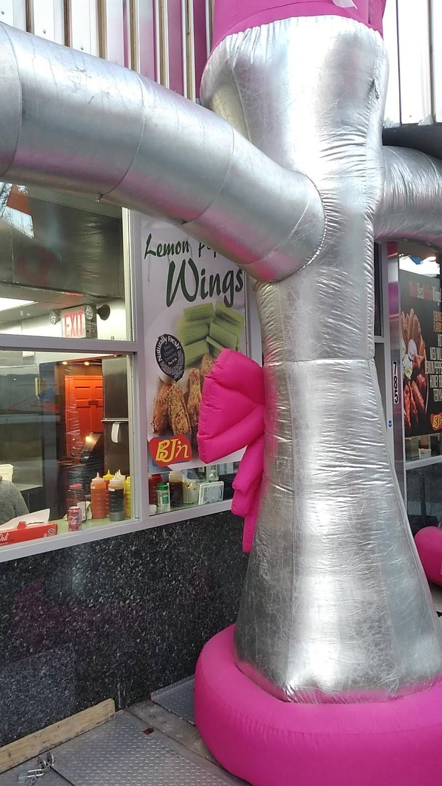 Wings Seafood | restaurant | 785 Fairview Ave, Ridgewood, NY 11385, USA | 7183662121 OR +1 718-366-2121