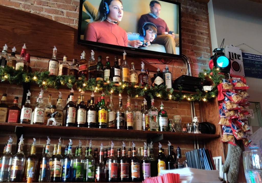 Off The Traxx | restaurant | 3144 Oak Park Ave # A, Berwyn, IL 60402, USA | 7086374430 OR +1 708-637-4430